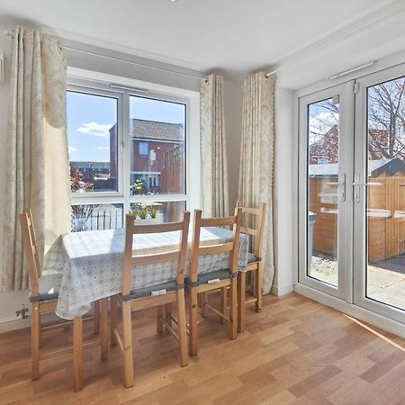 The Metcombe - Holiday Home With Free Parking 10 Minutes Walk To Etihad Stadium & Coop Live Arena 曼彻斯特 外观 照片