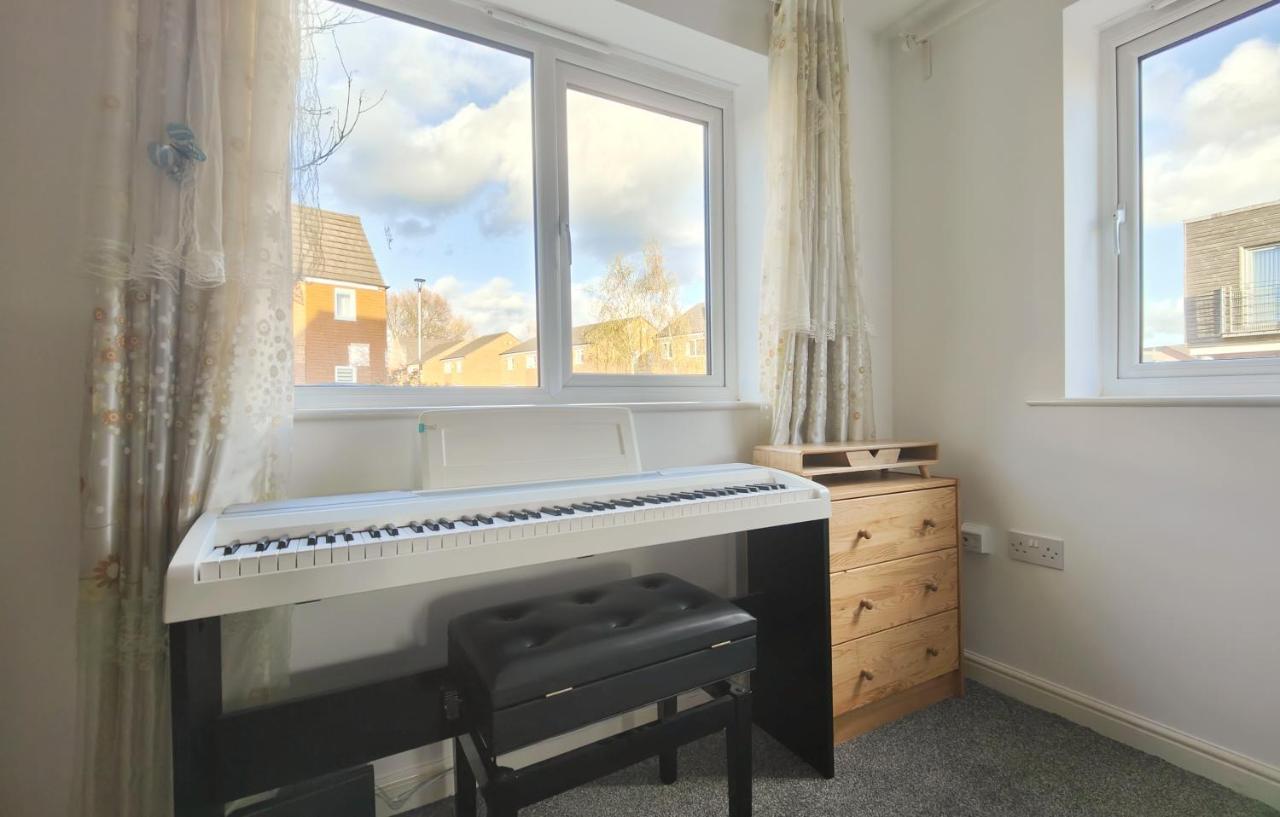 The Metcombe - Holiday Home With Free Parking 10 Minutes Walk To Etihad Stadium & Coop Live Arena 曼彻斯特 外观 照片